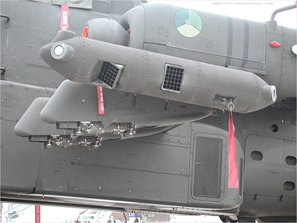 [分享] 美軍阿帕契直升機安裝最新對抗夾艙